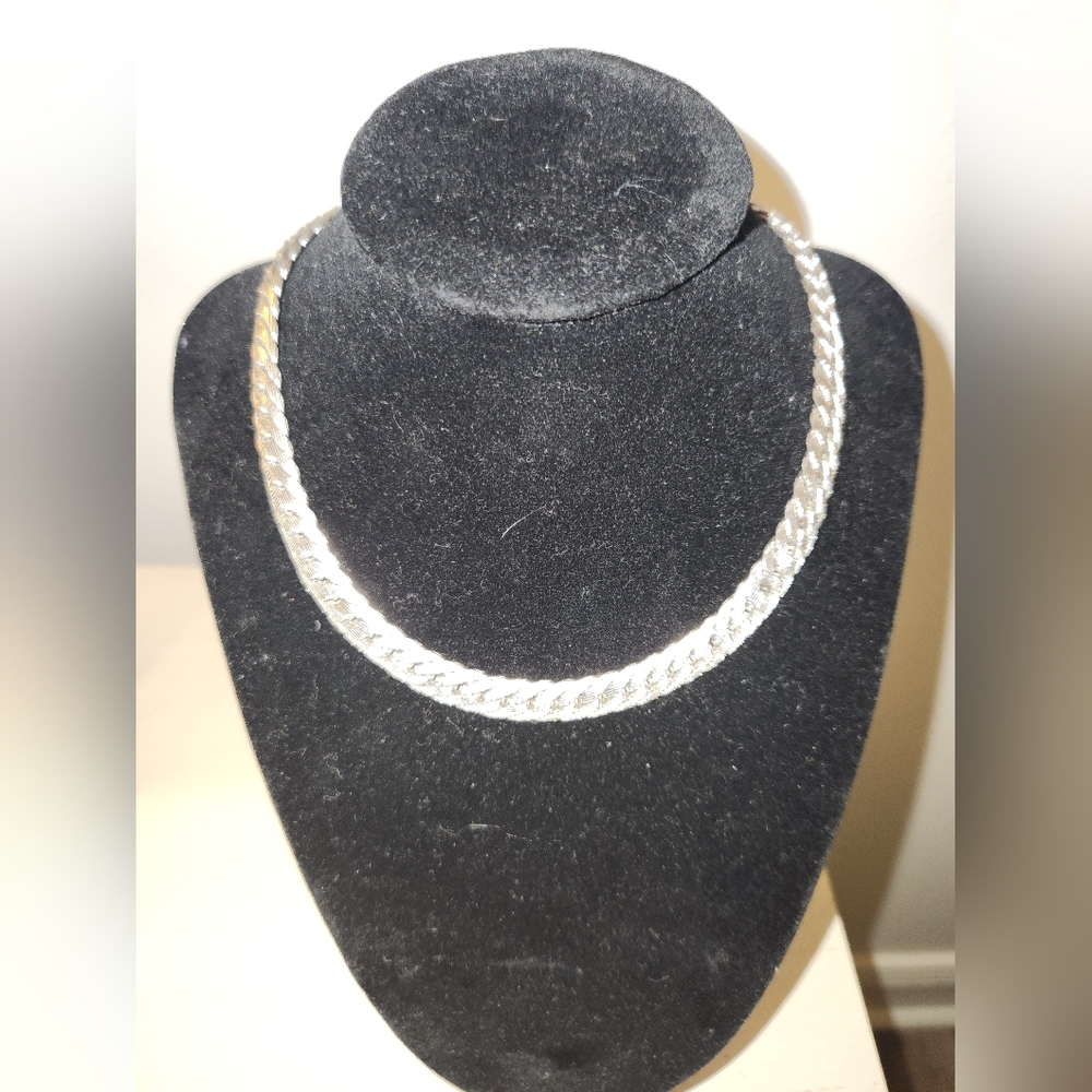 Vintage Silvertone Herringbone Chocker! Not singed from what I can see. - Picture 5 of 7
